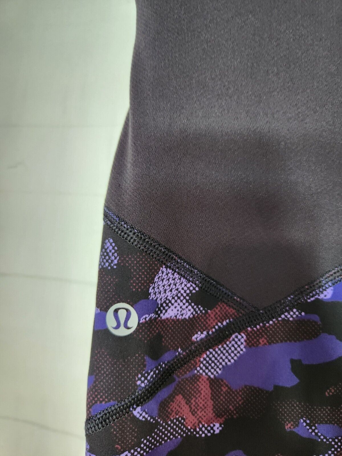 LULULEMON Size 10 US Size 6 Purple Camo Print Pockets Tight